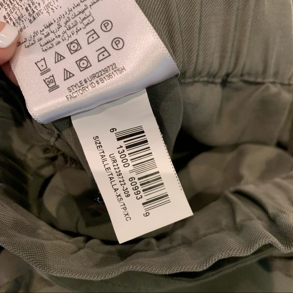 BCBGENERATION Front Tie Shirred Pants Green Size XS - Picture 5 of 5